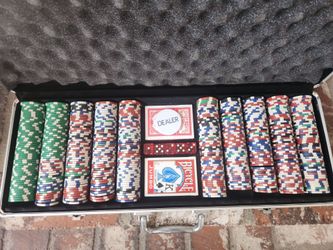 Poker chips and case