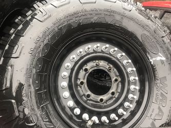 37” Goodyear mtr’s on beadlocks