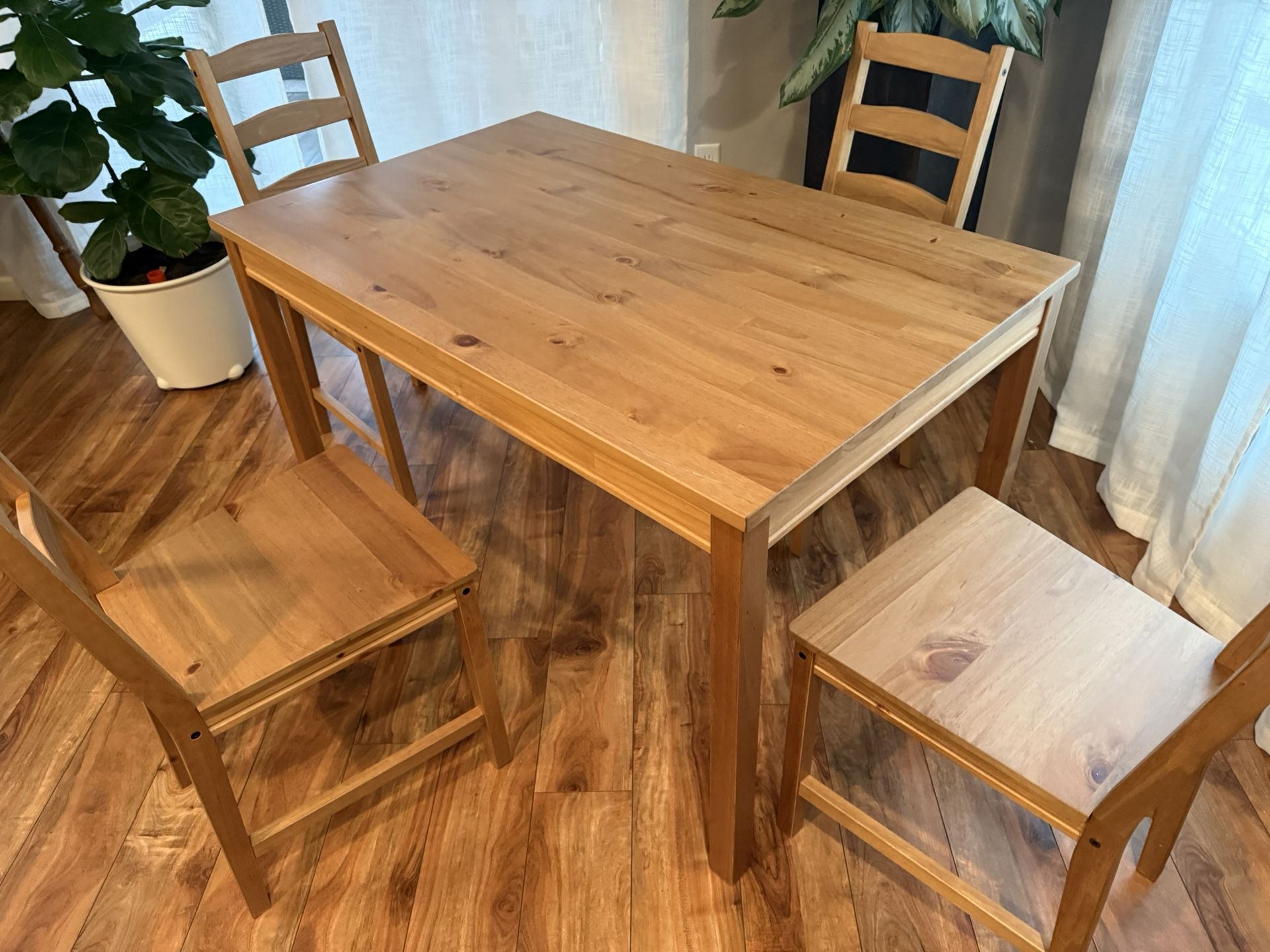 Solid Wood 5- Piece Dinning Set !!!