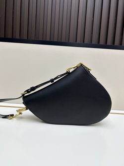 A classic retro versatile shoulder bag