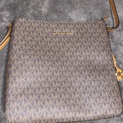 Jet Set Travel Large Logo Messenger Bag