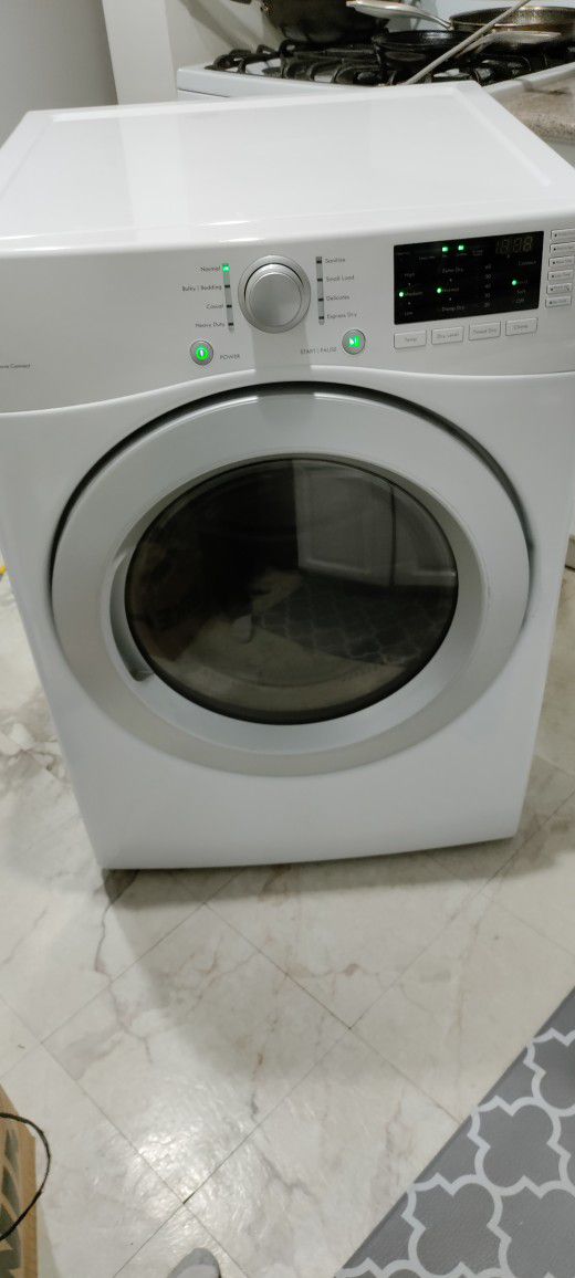 Kenmore/LG gas dryer Mod#796, Used In Very Good Condition 