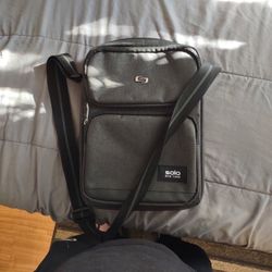Solo New York Ludlow Universal Tablet Sling