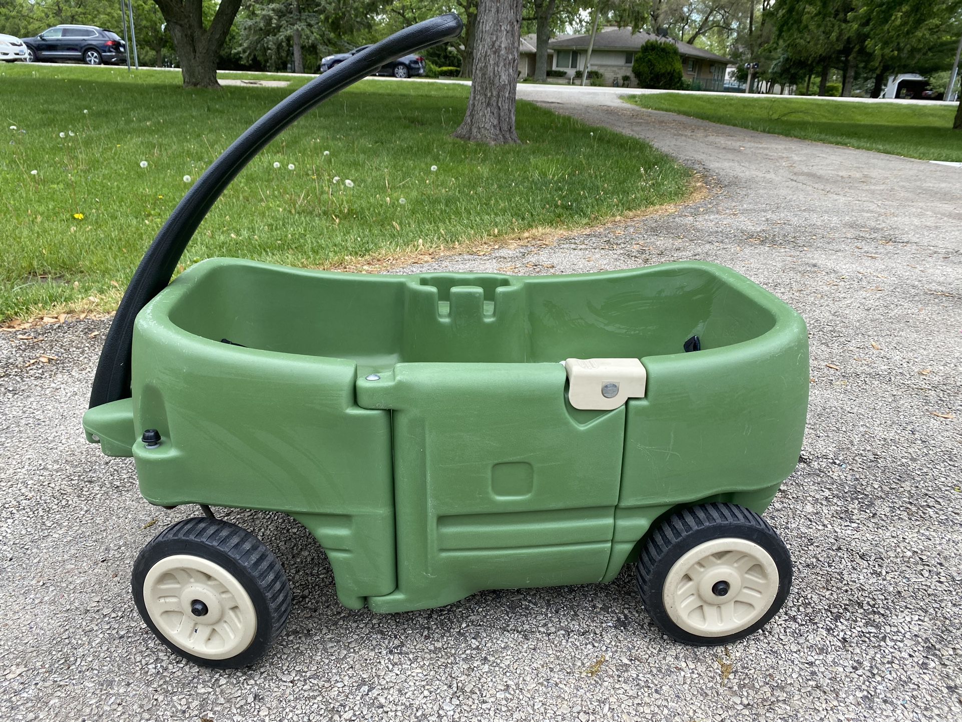 Green kids Step2 wagon for 2 used-normal cosmetic wear