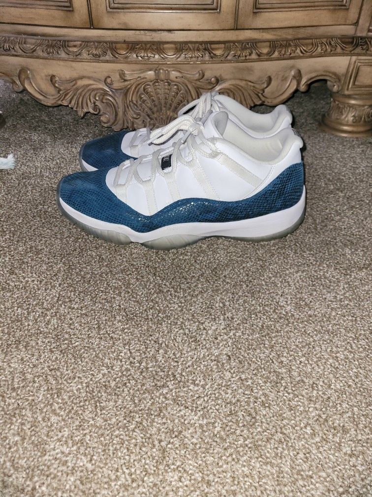 Jordan 11 Low Snake Navy 