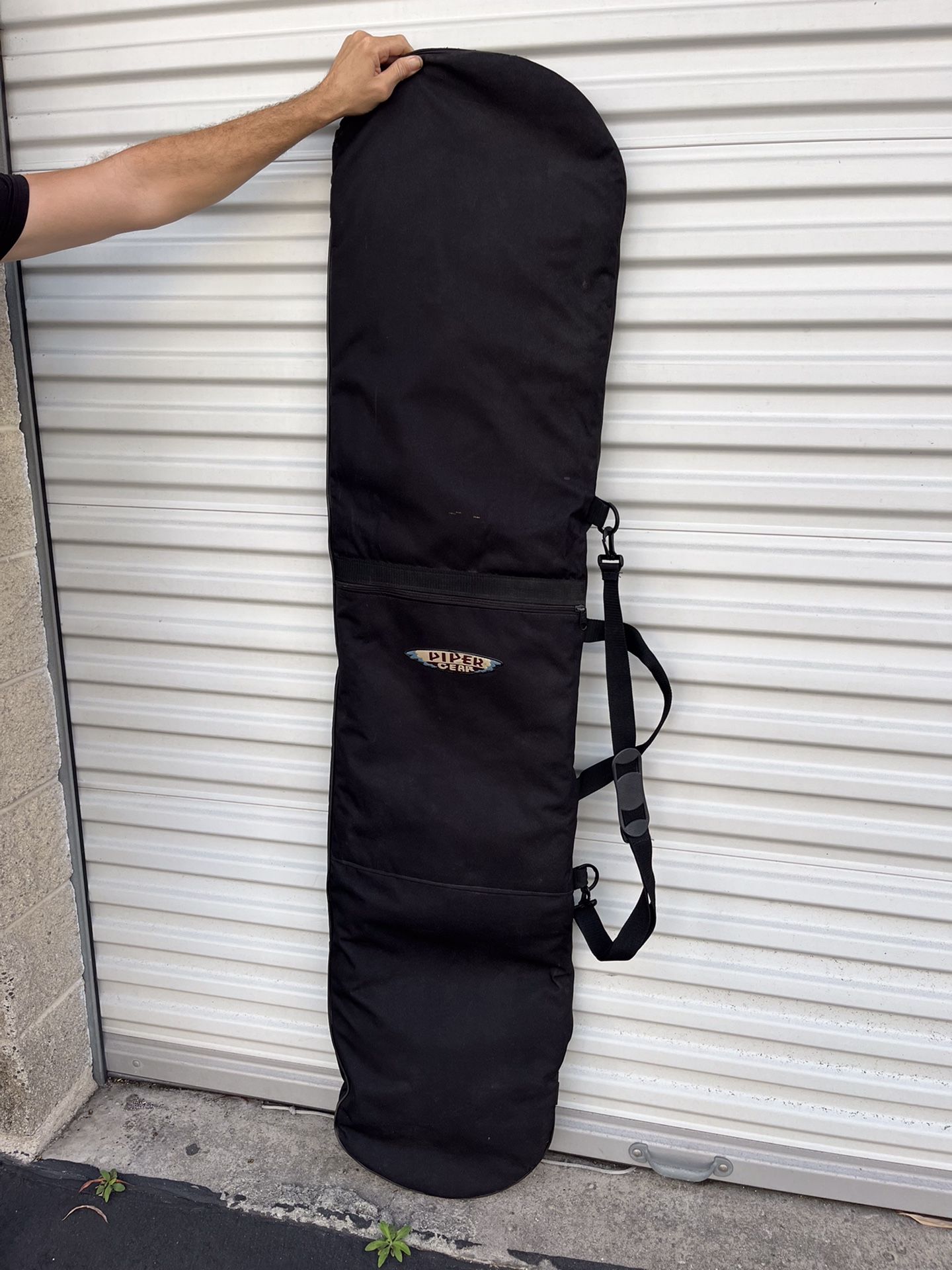 piper gear snowboard bag approx. 170 cm. back w/ purple interior
