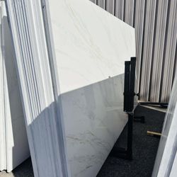 QUARTZ STONE SLABS SUPER JUMBO IN CALACATTA LUXE GOLD 📏Each slabs cover  75.7 sq.ft, Thickness 3 cm 🔥Price $1099 per Slab🔥 