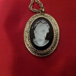 Vintage Whiting Davis Frosted Glass Cameo Pendant W/ Necklace 