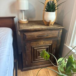 Wooden nightstand (lg)