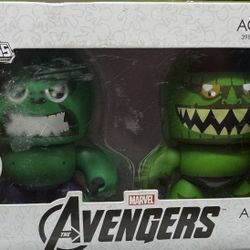 Marvel Avengers Hulk and Abomination mini muggs by Hasbro (2011)