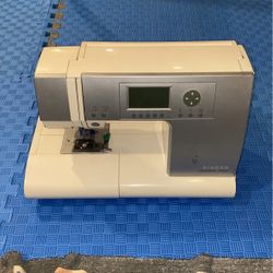 Singer Sewing Machine 