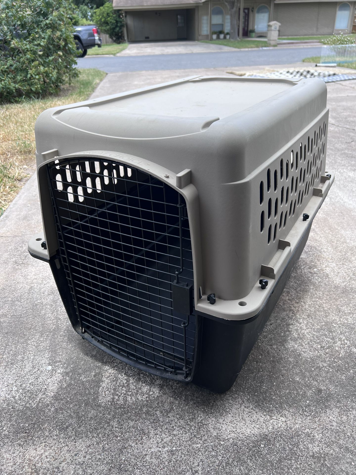 Pet Carriers/Dog Kennels- 2 Sizes