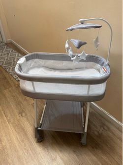Simmons Kids' Shooting Star Rocking Bassinet with Airflow Mesh - Platinum