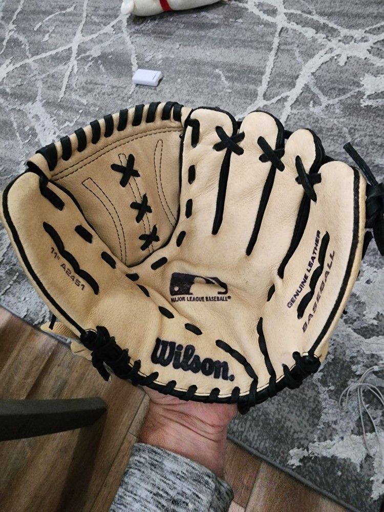 Wilson Major League Baseball Glove Mitt 11" A2451 Black Youth Right Hand Throw