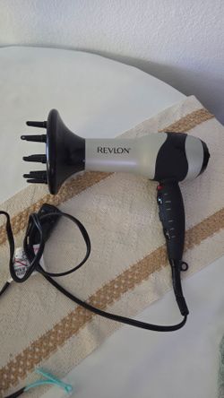 REVLON 1875W hair dryer with difusser