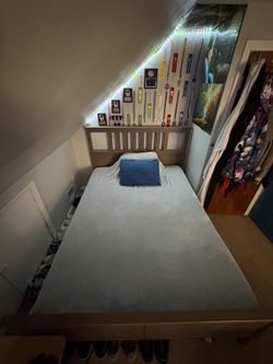 KING SIZE BED FRAME!! (Mattress & Pillow Not Included)