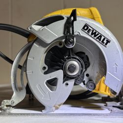 DEWALT Serrucho