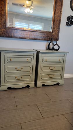 BEAUTIFUL SOLID WOOD STANLEY FURNITURE NIGHTSTANDS