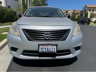 Nissan Versa 2014 low mileage, clean title, first owner