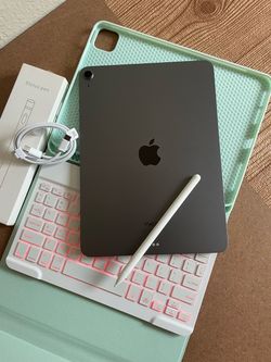 Apple iPad Air 5th Generation (M1 chip / 2022) 64GB with keyboard, pencil & Accessories