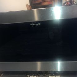 FRIGIDAIRE GALLERY Microwave Oven 