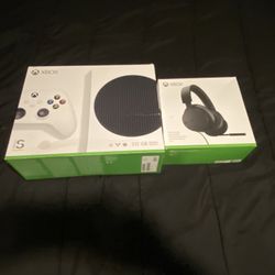 Xbox Series S Including Xbox Headphones