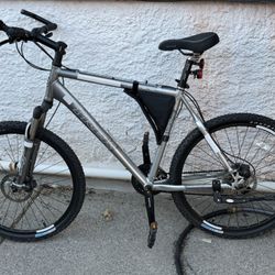 Mountain Bike Size M  Trek 