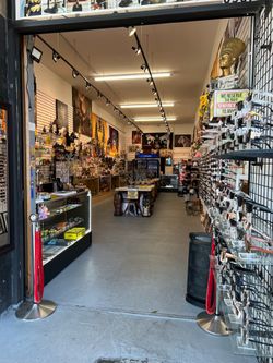 Smoke shop for sale in heart of Hollywood