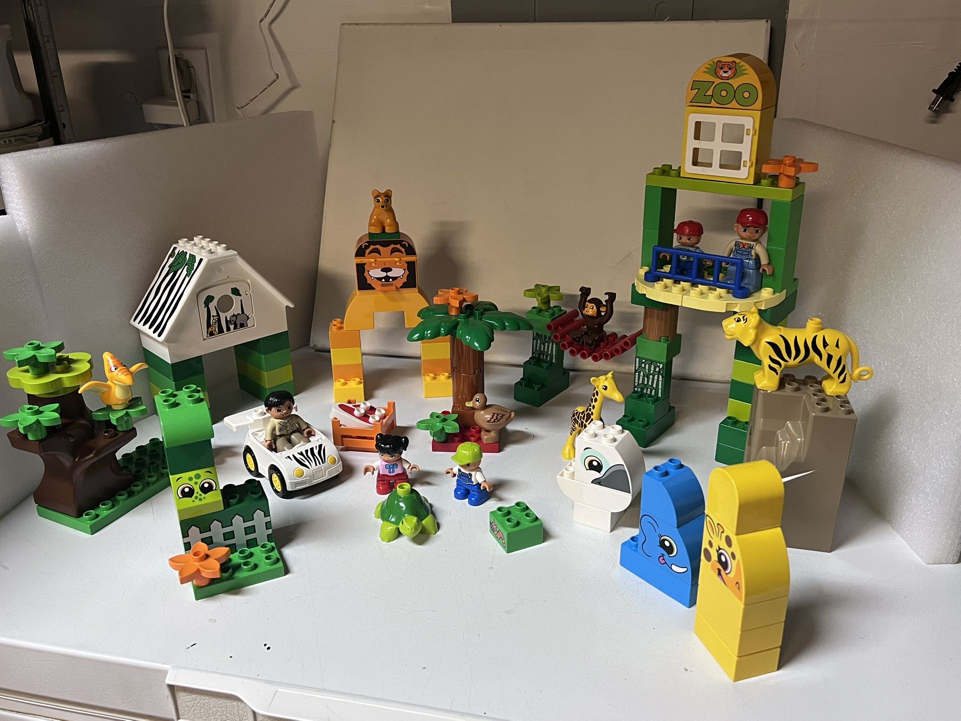 Lego Duplo Zoo Animals Tree House Lot