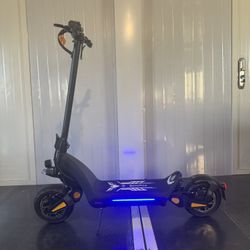 Dual-motor dual-battery high-speed electric scooter