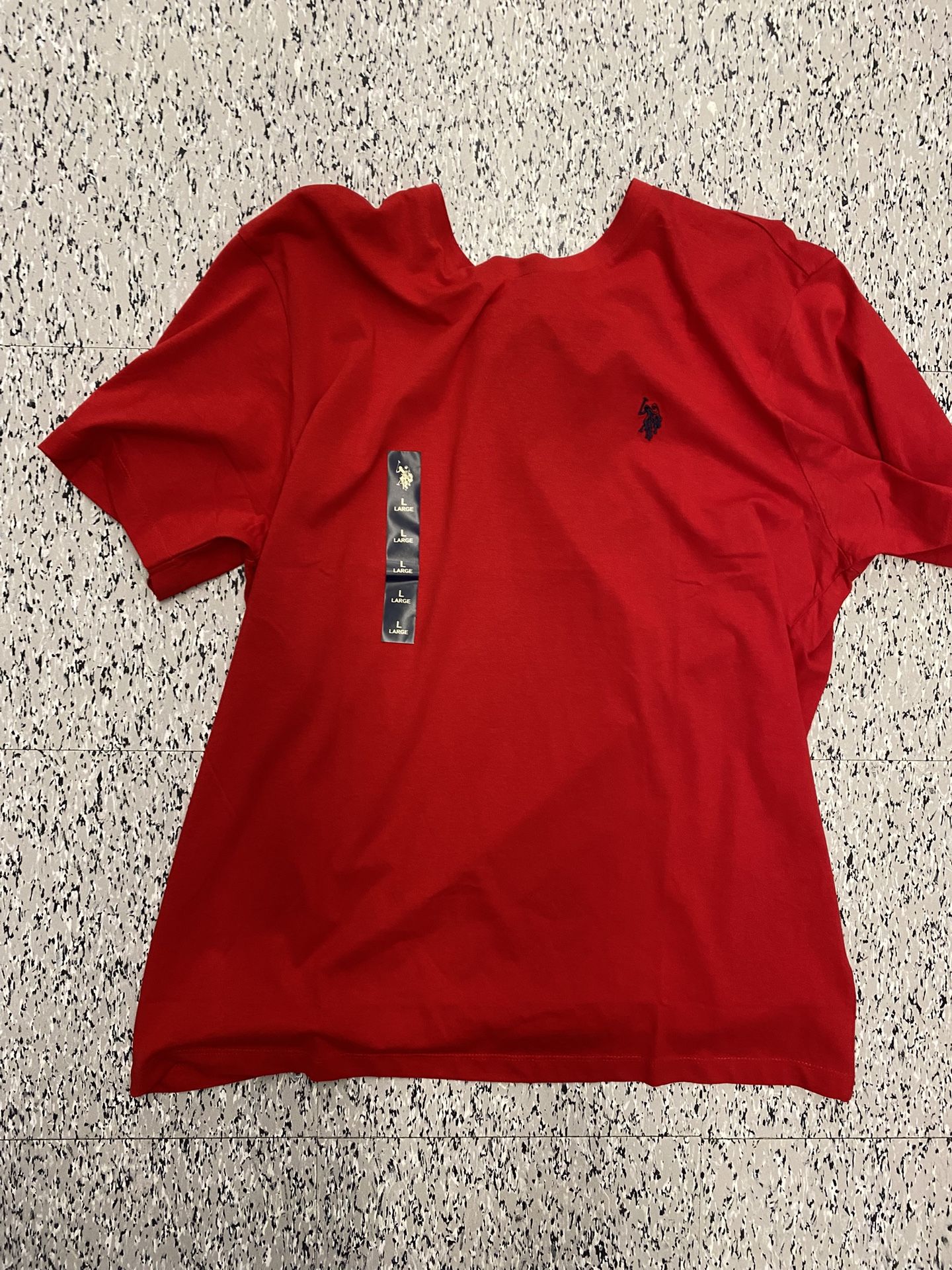 L red polo shirt
