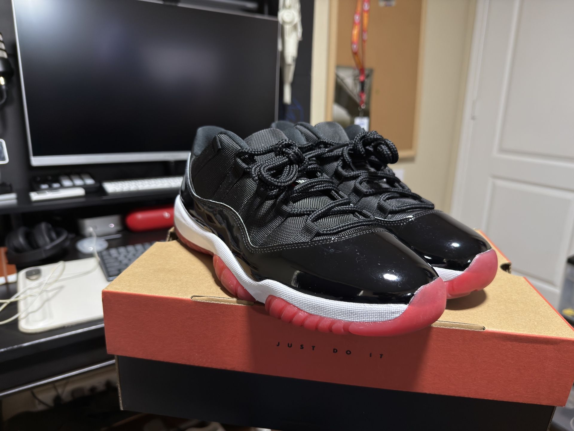 Jordan 11 Low Bred