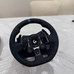 Logitech G923 Steering Wheel True force 
