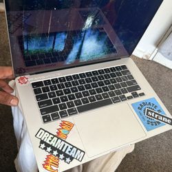 Apple 2022 MacBook Air with Apple M2 Chip