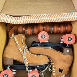 MOXI - Dead stock Clementine Size 6 - $400 Retail 