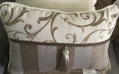 New decorative pillow