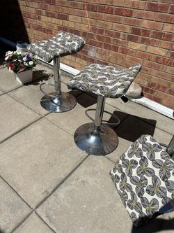 3 bar stools