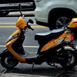49cc Moped ALMOST NEW (READ DESCRIPTION)