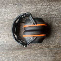 Klein Bluetooth headphones