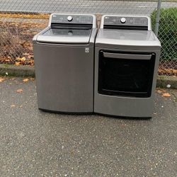 LG WASHER AND DRYER SET. 