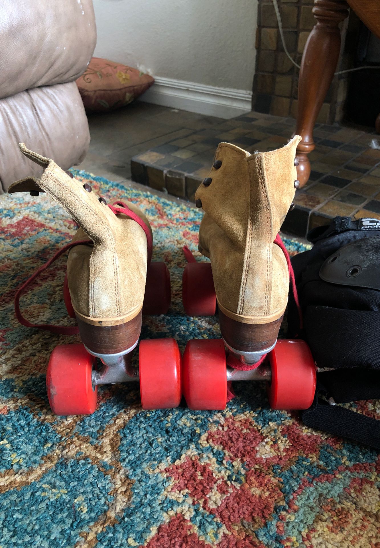 Roller blades with knee pads size 6