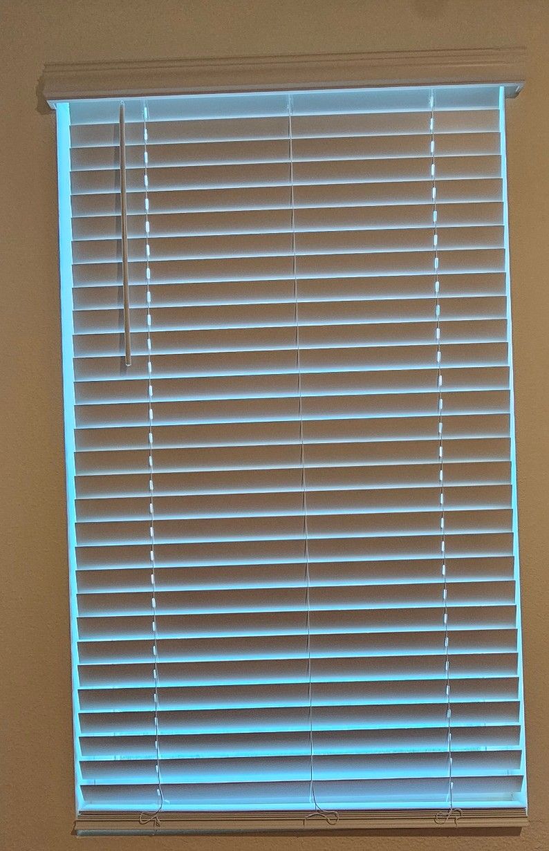 Cordless Faux Wood Blind 35"x 64"