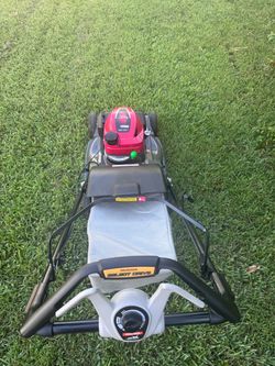 FEW TIMES USED ALMOST NEW SELF PROPELLED LAWNMOWER HONDA HRX-217 /200cc TWIN BLADE / BLADE CONTROL SYSTEM . XENOY DECK NEVER GER RUST, DENT or CORRODE