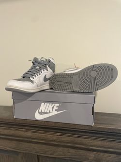 Jordan 1 Stealth - Size 10 - Comes With Pink And Grey Laces And Shoe Crease Protectors 