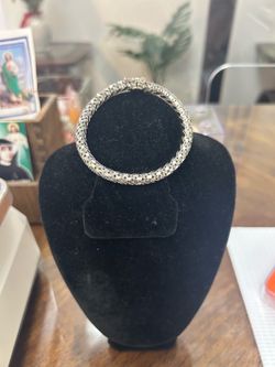 14k white gold unique style double lock 7.5 inches pick up only!!