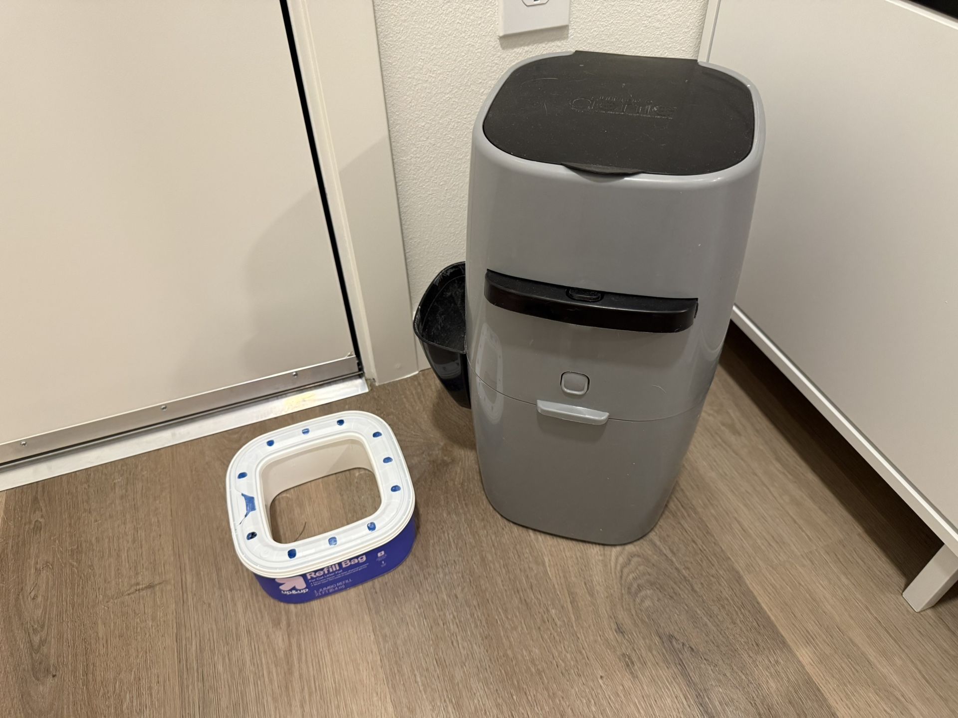 Litter Genie XL with 2 Refills