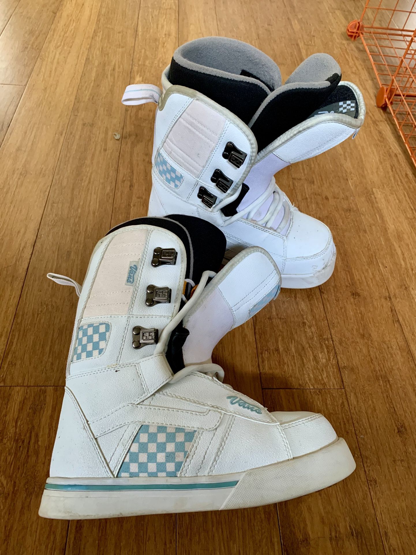 Vans Mantra Women’s Snowboard Boots, Size 6