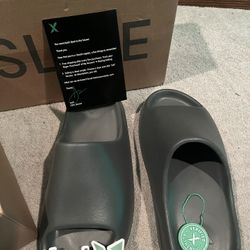 yeezy Slides 