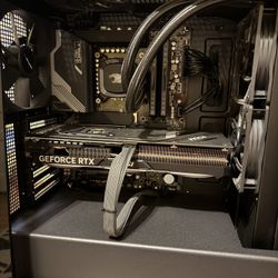 High-End Gaming PC – RTX 4070 Ti, i7-13700KF, 32GB RAM – Includes Keyboard, Mouse & DisplayPort Cable