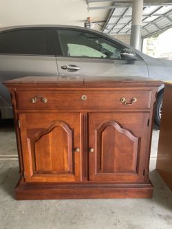 Desk/cabinet